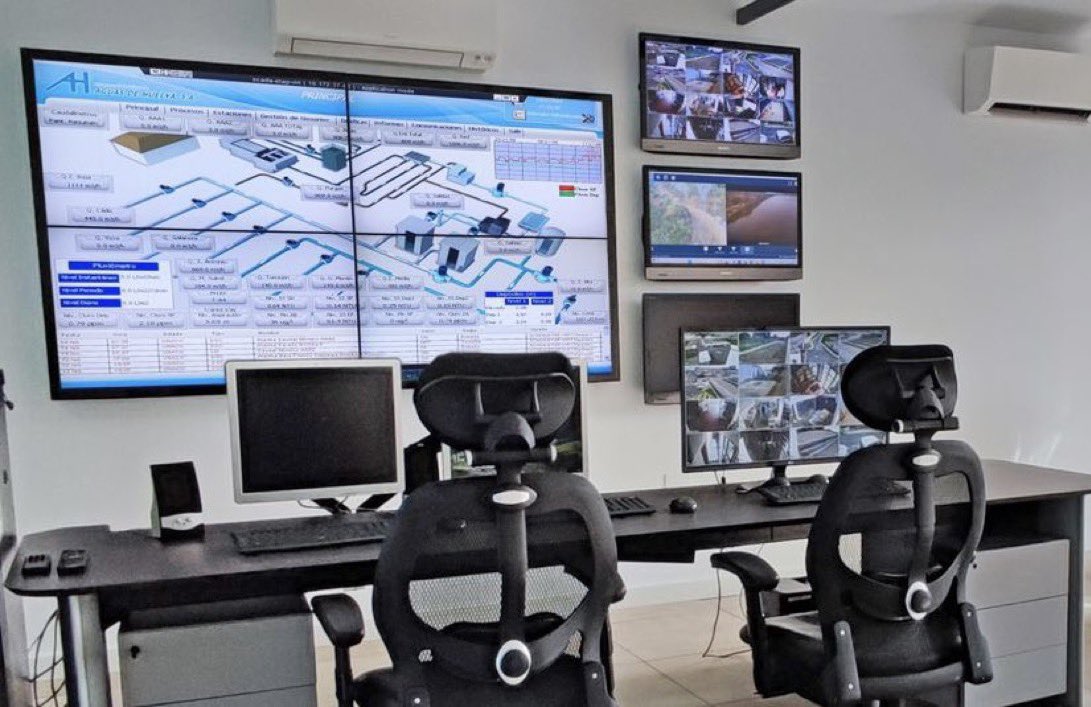 AguasDeHuelva's tweet photo. El estudio de nuestras redes es esencial para predecir su comportamiento futuro. Desde nuestra sala de Telecontrol vigilamos continuamente la calidad del #agua y los 850km de redes de abastecimiento y saneamiento de la ciudad de #Huelva
#Telemando #Telecontrol https://t.co/2Ppje45v3T