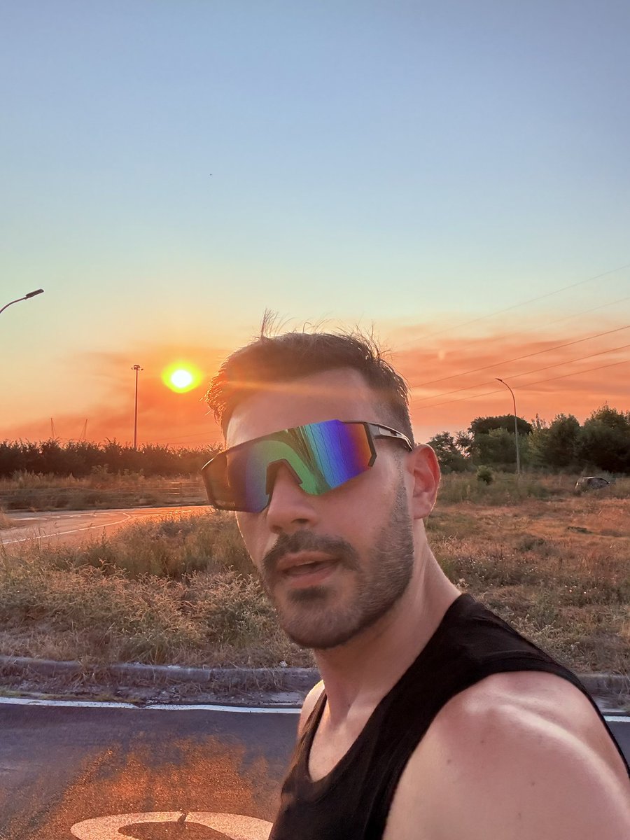 dometrsl's tweet photo. Run run run 🏃🏻🐌 https://t.co/a5XljlVm3t