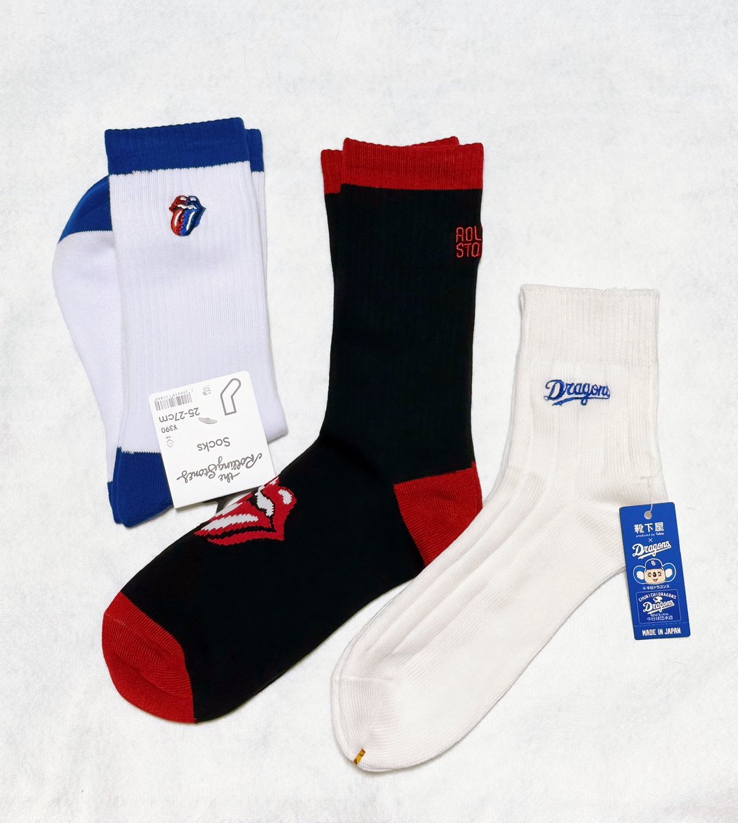 ginchan00758's tweet photo. ラーソンの新色スモークパプリカとGUのローリングストーンズ靴下に靴下屋のドラゴンズ靴下。
#ghbass https://t.co/KHR57mk5HZ
