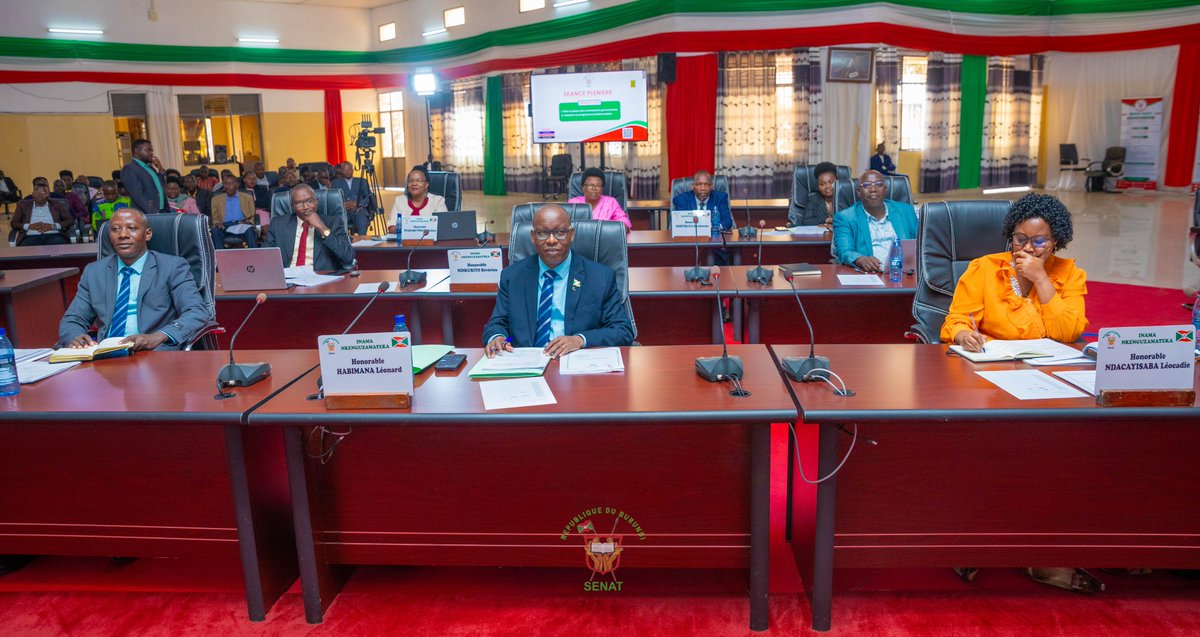 Burundi_senat's tweet photo. 2/5 #Burundi : La 1ère Commission permanente est chargée des questions politiques, diplomatiques, de défense et de sécurité ainsi que des relations avec l’Assemblée législative de la Communauté Est-Africaine. Elle présidée par la Sénatrice  Ntakarutimana Sabine https://t.co/vuAHxWVJcA