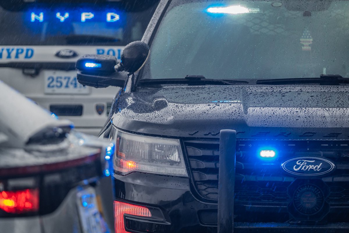 penginlab's tweet photo. 雨と🚓
雰囲気あって最高！
カッコよく撮って貰いました😄

photo by @endot_mt

#FUELFEST #FUELFEST2025 #FUELFESTJAPAN #FUELFESTJAPAN2025 #ワイルドスピード #LE #LE装備 #JULES #JULESAlliance
#FordPoliceInterceptorUtility #FPIU
#Ford https://t.co/SGuDIhd5Lh