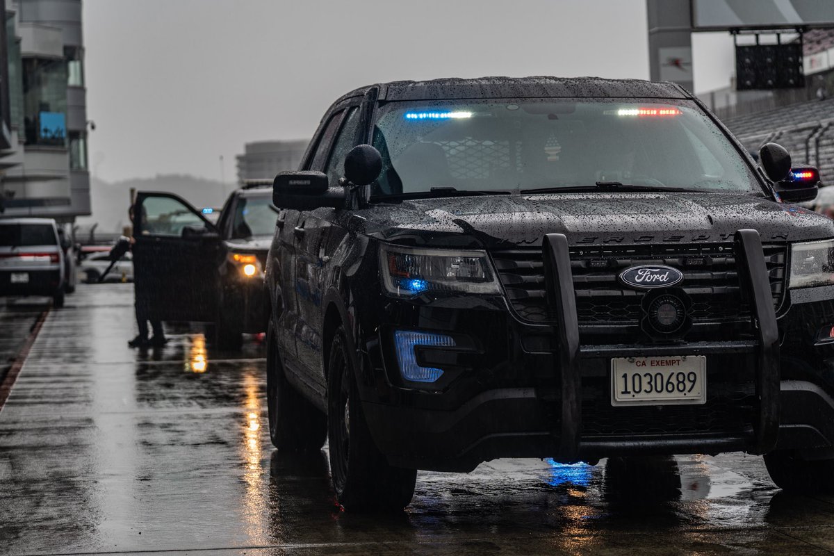 penginlab's tweet photo. 雨と🚓
雰囲気あって最高！
カッコよく撮って貰いました😄

photo by @endot_mt

#FUELFEST #FUELFEST2025 #FUELFESTJAPAN #FUELFESTJAPAN2025 #ワイルドスピード #LE #LE装備 #JULES #JULESAlliance
#FordPoliceInterceptorUtility #FPIU
#Ford https://t.co/SGuDIhd5Lh