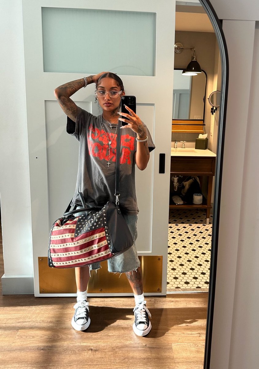 I Ƨ I Ƨ (@isissharde) on Twitter photo 