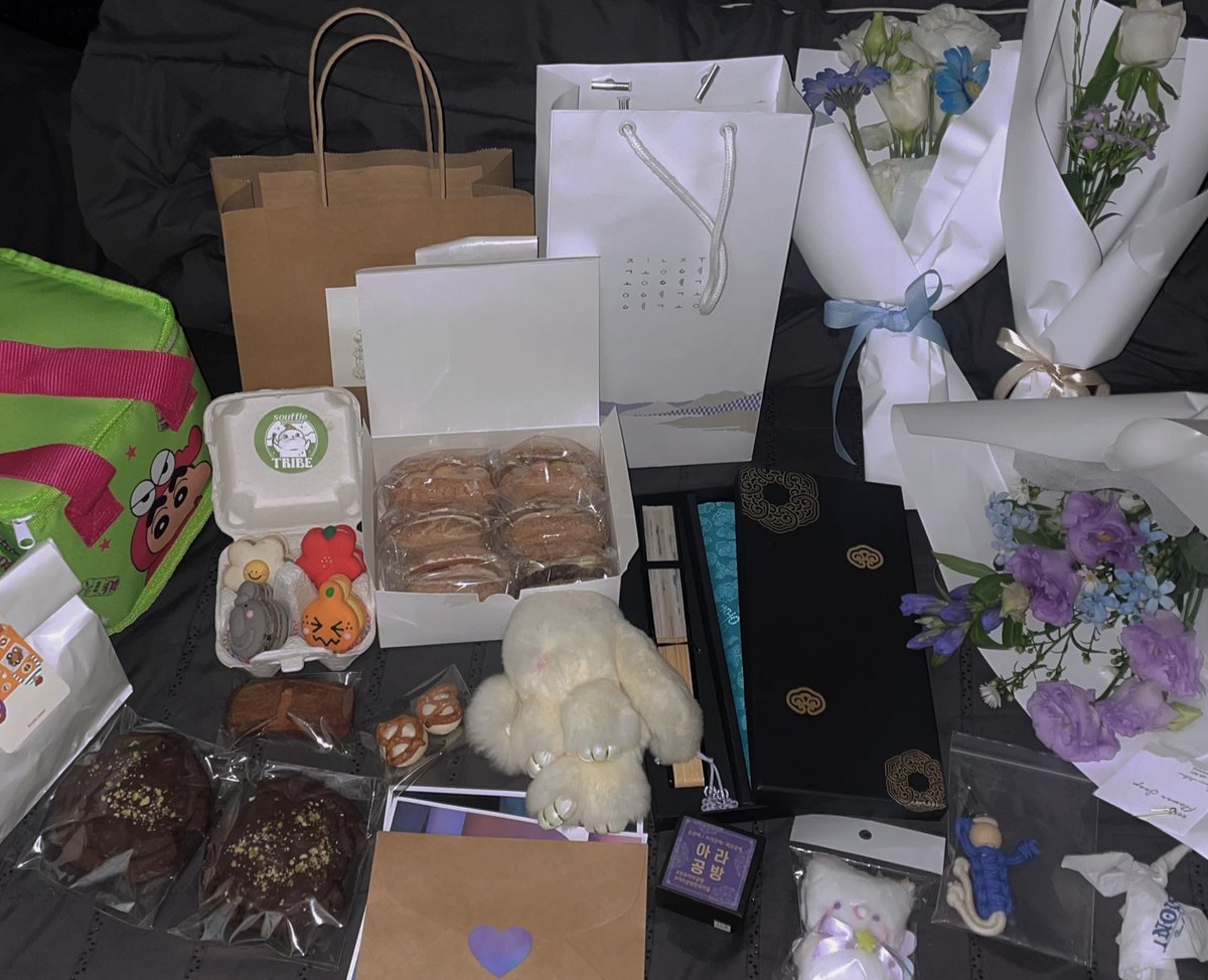 늦었지만 누아르 즐거웠다 ㅎ.ㅎ
와주신 분들 너무너무 감사합니다 덕분에 좋은시간 보냈어요⑉♥ 주신 선물들 맛있게 먹구 소중하게 간직할게요 🫶