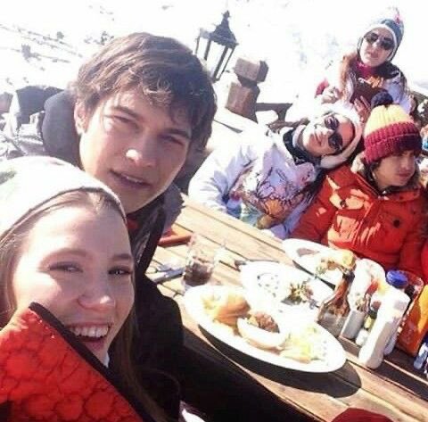 narveged's tweet photo. انا عايش ومش عايش ومش قادر على بُعدك😔🦋🦋 #Medcezir https://t.co/xgfG62nC0m