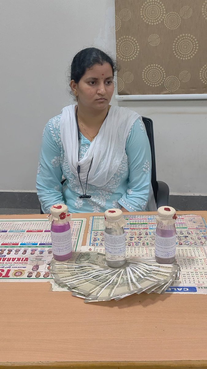 TelanganaACB's tweet image. K. Sujatha, Jr. Asst., O/o the District Collector, Vikarabad was caught by Telangana #ACB Officials for demanding and accepting the #bribe of Rs.15,000/- from the complainant &quot;To process the documents of the complainant at Vikarabad Collector&apos;s Office and to dispatch the copy of…
