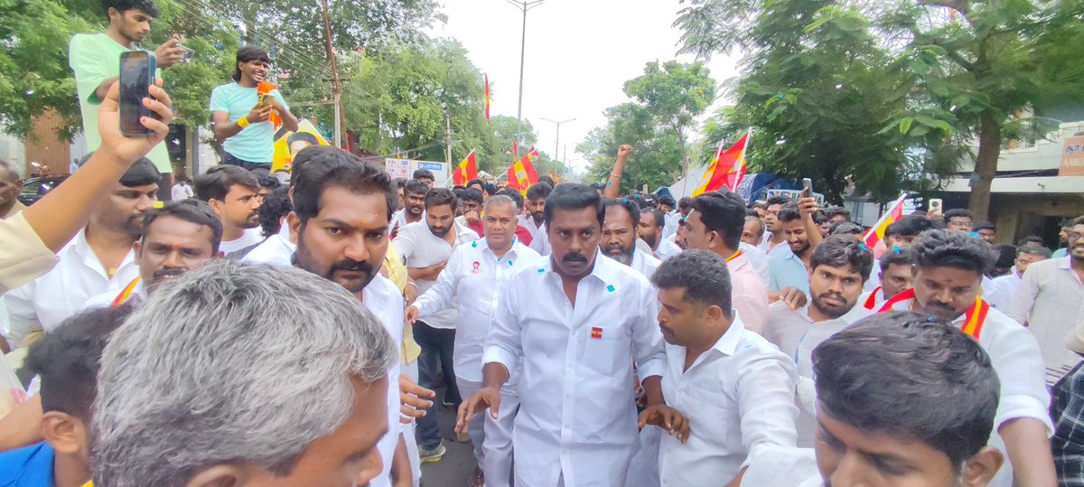 TheniPrakashh's tweet photo. மக்கள் விரும்பும் முதல்வர் வேட்பாளர் தமிழக வெற்றிக் கழகத்தின் தலைவர் #தளபதி அவர்களின் அறிவுறுத்தலின்படி,

இன்று (12.08.2025),

இரண்டாவது மாநில மாநாடு வருகின்ற (21.08.2025) வியாழக்கிழமை அன்று மதுரையில் நடைபெறுவதையொட்டி,

பெரியகுளம் தொகுதி, வேல்சாமி சின்னம்மாள் மண்டபத்தில் https://t.co/94t7P5o2dH