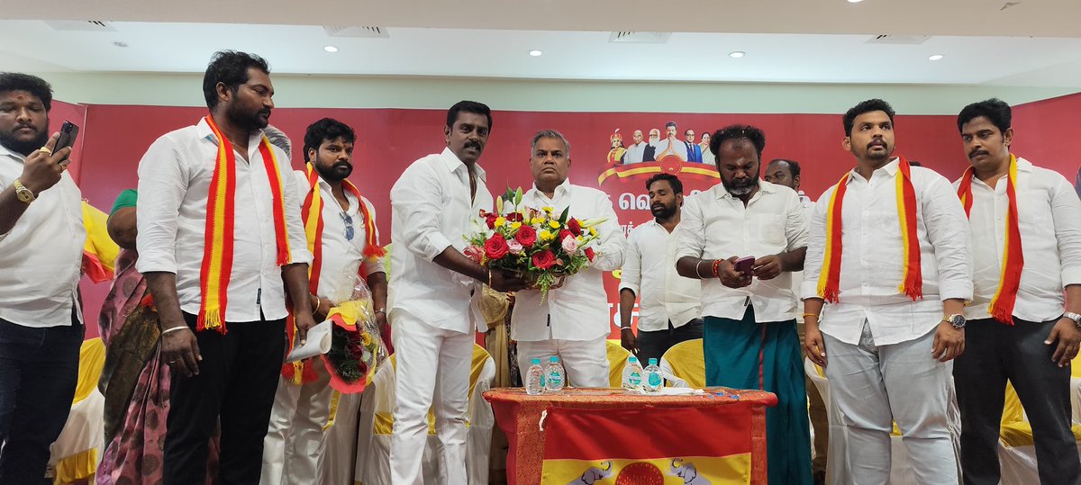 TheniPrakashh's tweet photo. மக்கள் விரும்பும் முதல்வர் வேட்பாளர் தமிழக வெற்றிக் கழகத்தின் தலைவர் #தளபதி அவர்களின் அறிவுறுத்தலின்படி,

இன்று (12.08.2025),

இரண்டாவது மாநில மாநாடு வருகின்ற (21.08.2025) வியாழக்கிழமை அன்று மதுரையில் நடைபெறுவதையொட்டி,

பெரியகுளம் தொகுதி, வேல்சாமி சின்னம்மாள் மண்டபத்தில் https://t.co/94t7P5o2dH