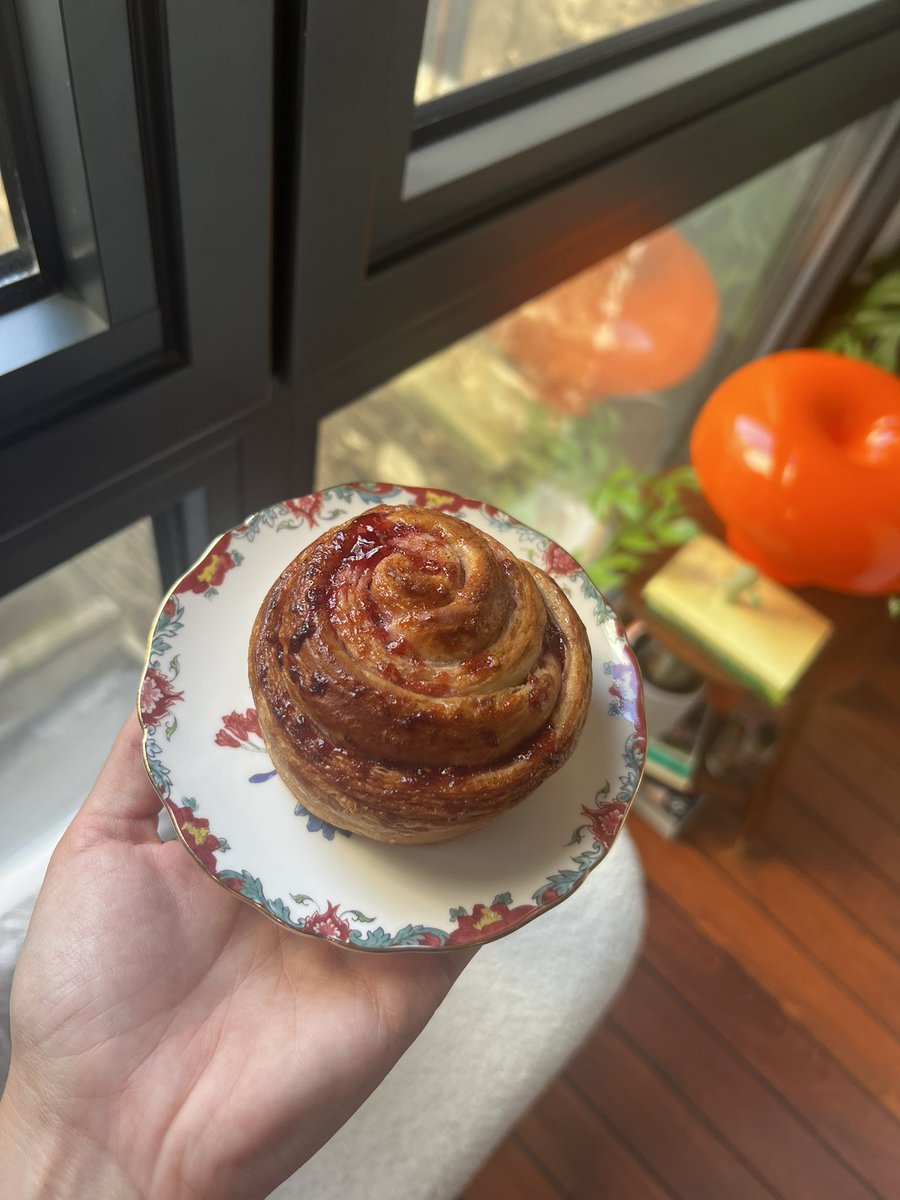 PatissLaw's tweet photo. Roulé framboises avec les restes de PLF #homemade #pastry https://t.co/N1lCyWkMaS