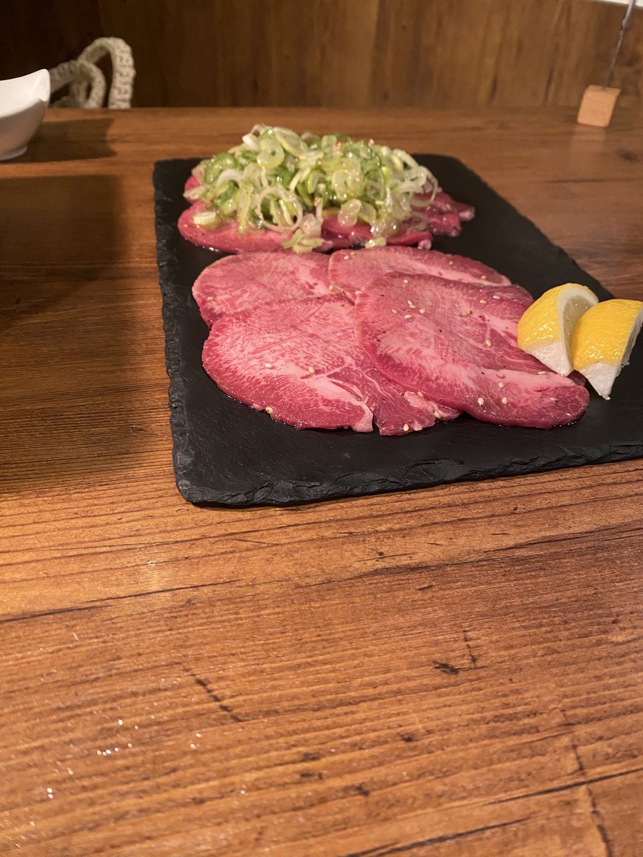 ninelaw33's tweet photo. 鬼滅観た後焼肉 https://t.co/mslQnXvuh8