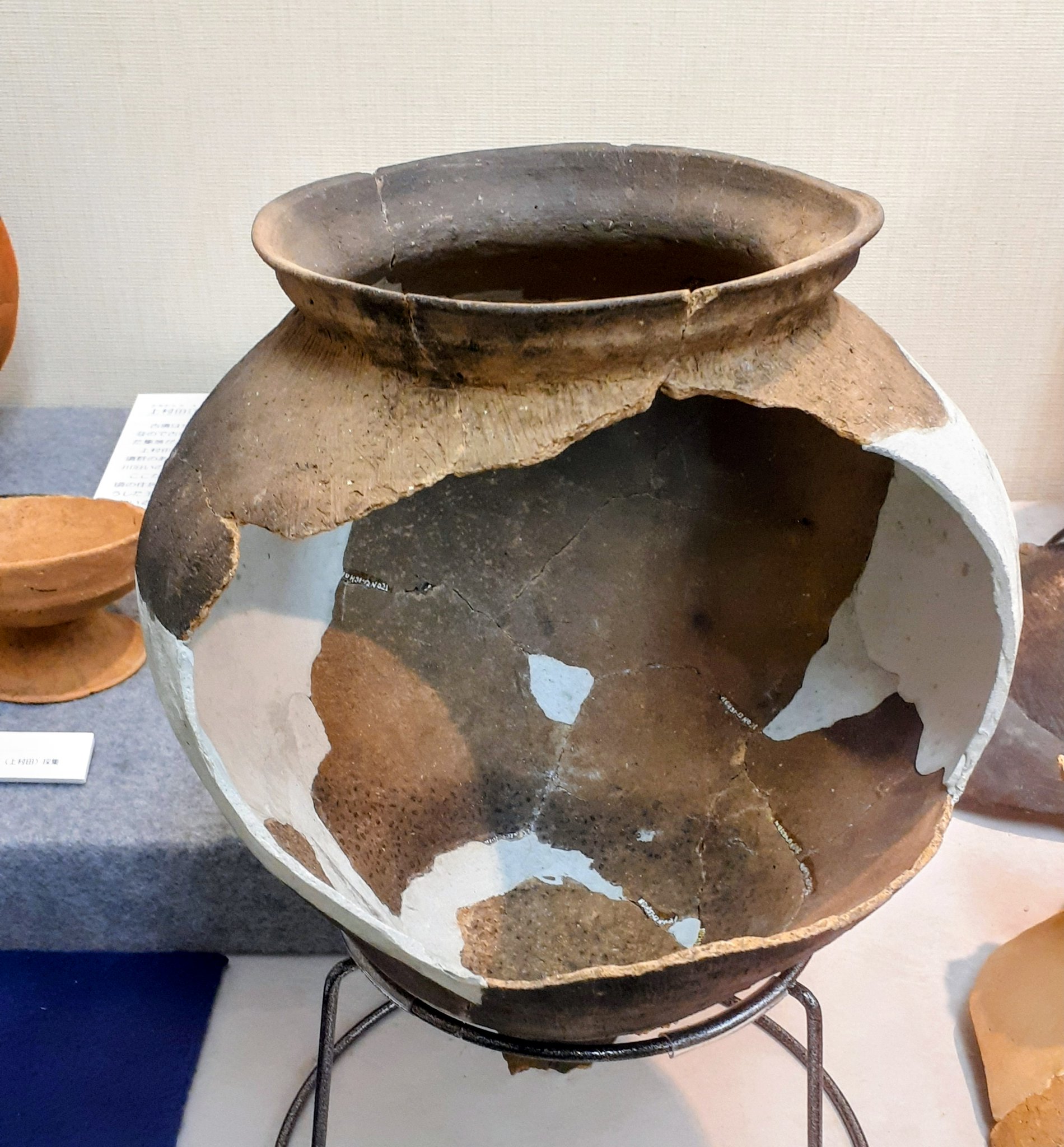 古代イラン・白地三足鉢 スーサ出土 土器 古美術 古玩 骨董 古代WWTT230 古代イラン・白地三足鉢 スーサ出土 土器 古美術 古玩 骨董 古代