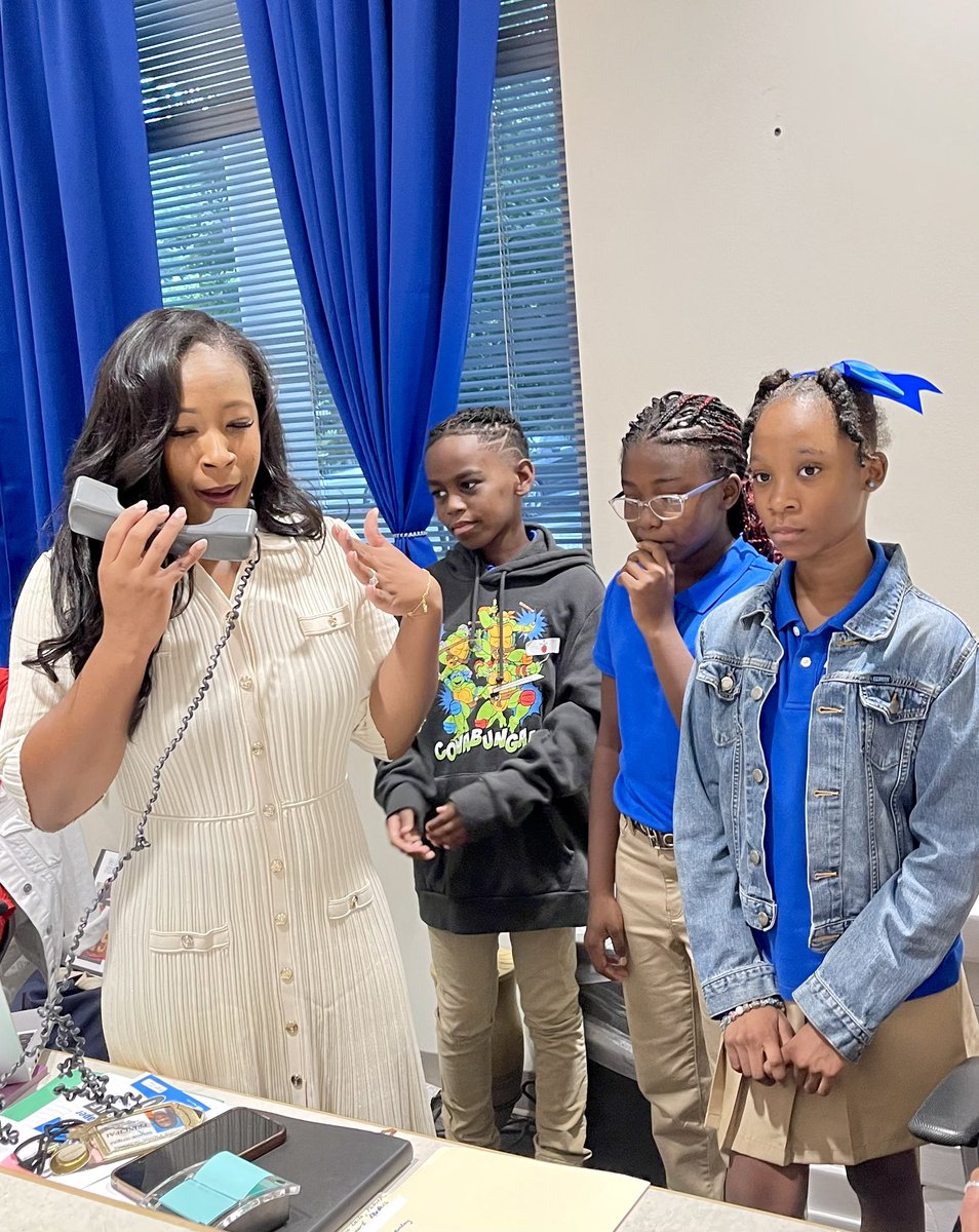 TrinaScounselor's tweet photo. Our 5th Grade Scholars @APSTAGAcademy are thrilled to assist Principal @melsithole with the morning announcements for the month of August! @SEL_APS @apsupdate #Connectedness #RelationshipSkills #CommunityBuilding #theTAGexperience @Counselor_View @EducatorBowden @marcopitts https://t.co/li3Hi2CLct