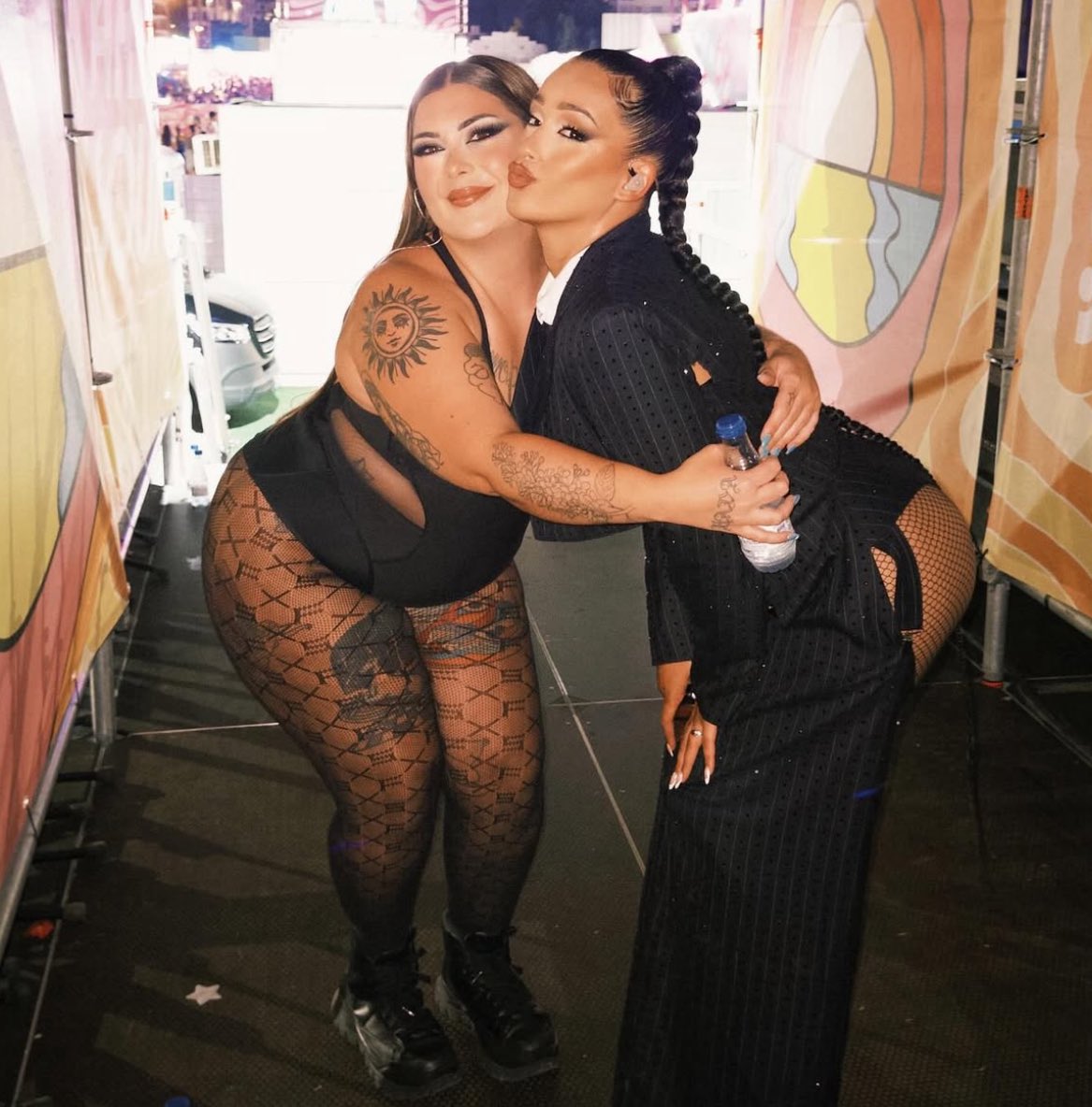 Como Malinche, yo hablo idiomas
Como Cleopatra, caprichosa
Como Medusa, te hago roca
Soy MATAHARI, bailo sola ⚔️