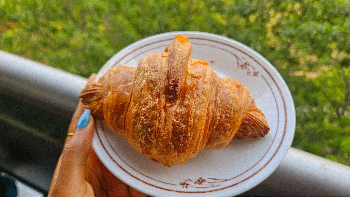 Studynotepad's tweet image. My celebratory croissant for passing the DELF B2 exam. I shared my results in my most recent newsletter! 🎉😊