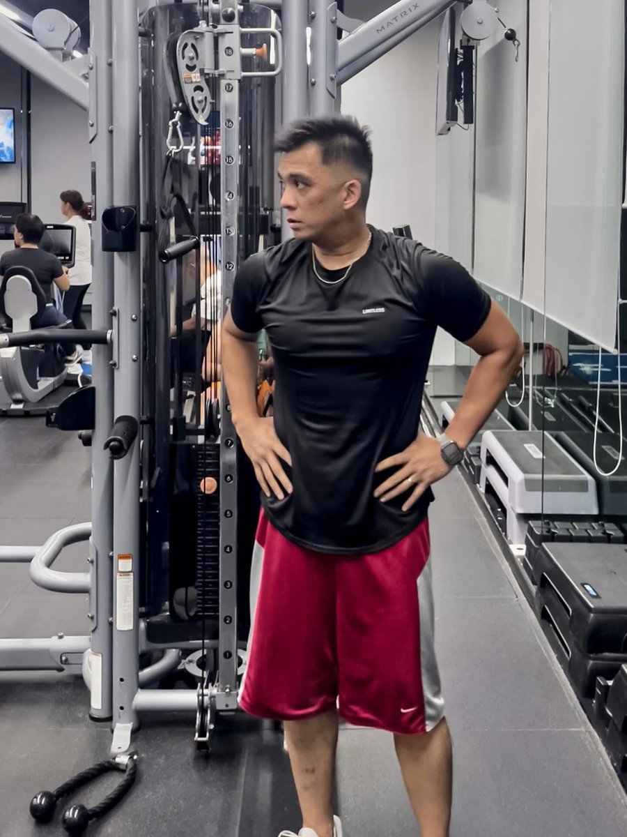ulybog's tweet photo. Pressed, pumped, and done. #ChestDay #RoadToFitness https://t.co/AoRzTkDzIG