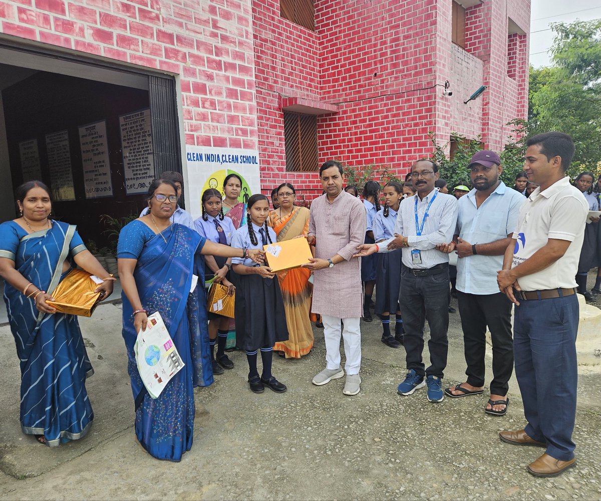 स्वच्छता ही सेवा — स्वच्छ भारत, स्वस्थ भारत 🌿🚮
वार्ड 18, चारपारा कोहड़िया स्थित स्वामी आत्मानंद उत्कृष्ट हिंदी माध्यम विद्यालय द्वारा NTPC CSR के सहयोग से स्वच्छता जागरूकता रैली व"एक पेड़ मां के नाम"अभियान अंतर्गत वृक्षारोपण कर सहभागिता की।

#NTPC_CSR #स्वच्छ_भारत_स्वस्थ_भारत