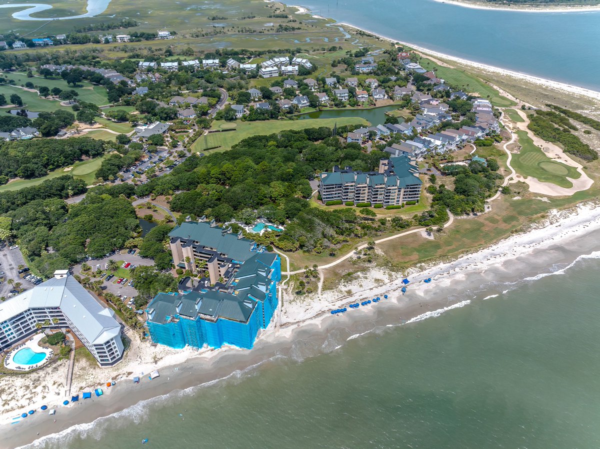 HillCon's tweet photo. Construction with a view! Progress is well underway on Buildings 1 &amp; 4 at the Ocean Club in Wild Dunes on the Isle of Palms. The project scope includes replacing exterior walls, roofs, &amp; windows, along with balcony repairs to enhance both durability &amp; aesthetics. https://t.co/hIrp3laAau