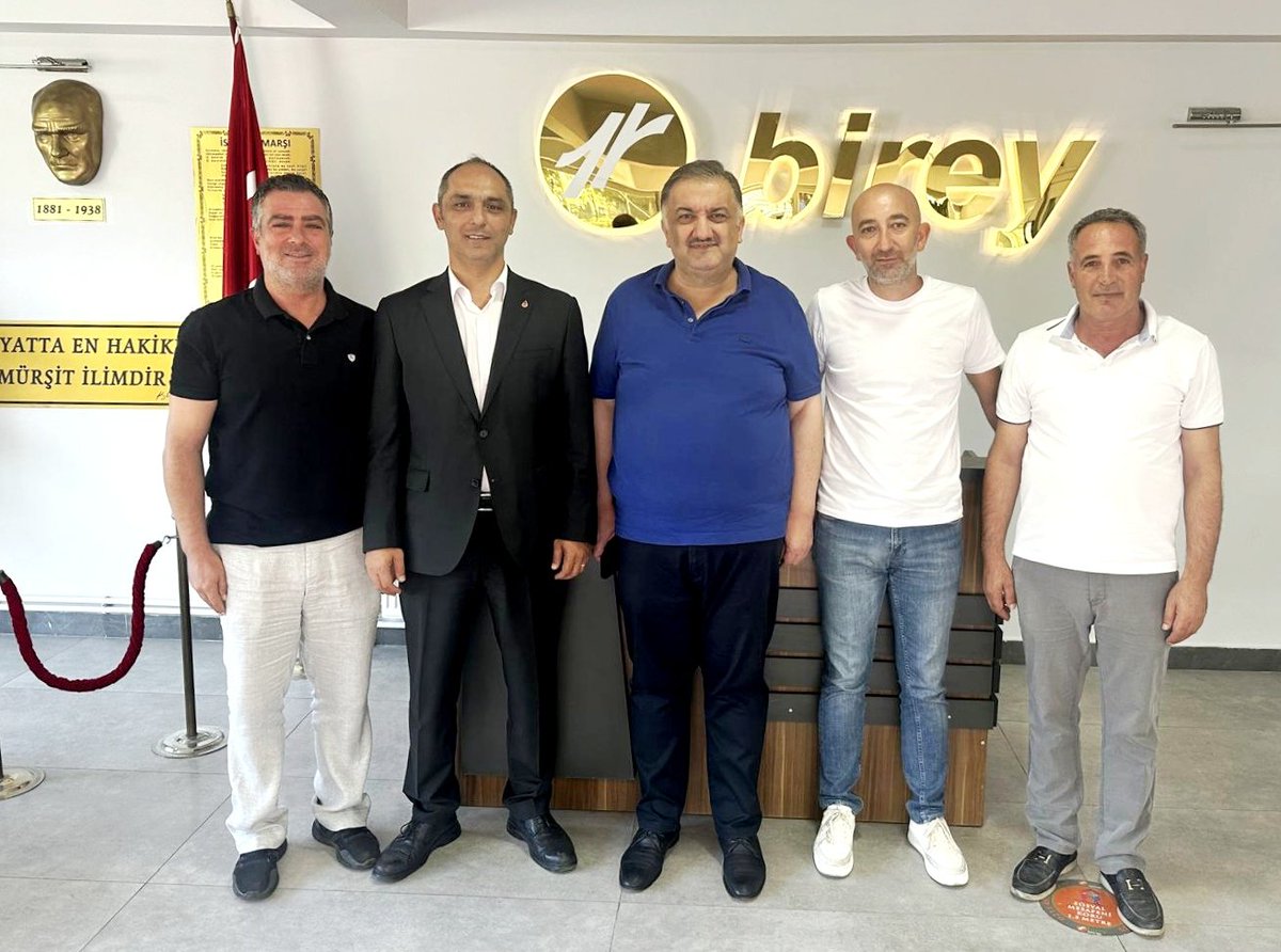 İstanbul İl Başkanımız Sn. Ali Hakan Ağaoğlu ile birlikte Maltepe İlçe Başkanımız Sn. Mehmet Tekin’i ve ortağı Sn. Özgür Kazak’ı, sahibi oldukları Üsküdar Birey Anadolu Lisesi’nde ziyaret ettik.

Eğitim camiamızın yaşadığı sorunları ve çözüm yollarını değerlendirdik.

Nazik ev