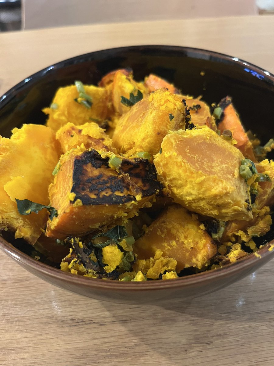 Chuoh_EB's tweet photo. 思い切りカボチャの煮物を焦がしたよ🎃！
帰って来た妻に、いかに壮大な調理で頑張ったかを語って隙を作らなかった✨
バレて無いと思う。
パッサパサだけどホクホクで美味しい♪
今日もお疲れ様でした🙇 https://t.co/4B3wao4anV