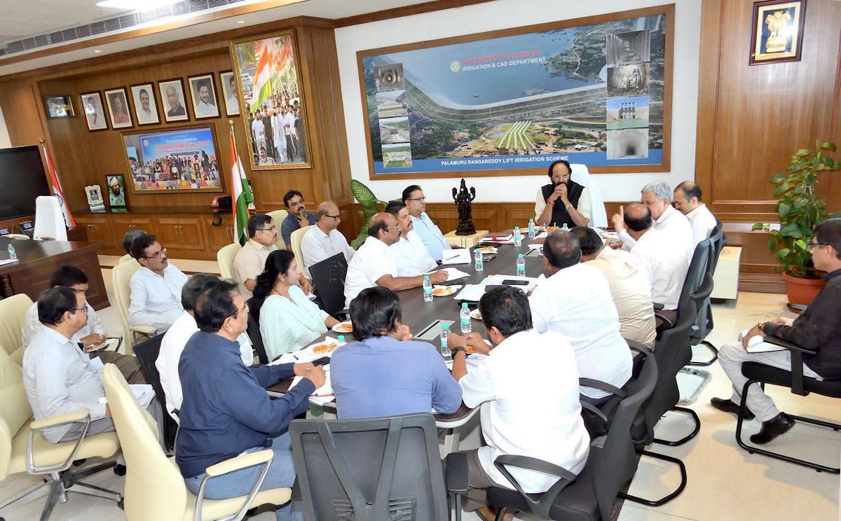 Vikram518646721's tweet photo. Rash Irrigation Minister Uttam Kumar Reddy has ordered officials to take strict measures to strengthen the irrigation department central design department
Reforms should be undertaken in full swing
#Modern knowledge should be implemented
Projects designs with #timebound
#Fill https://t.co/MgLTA9LC7K