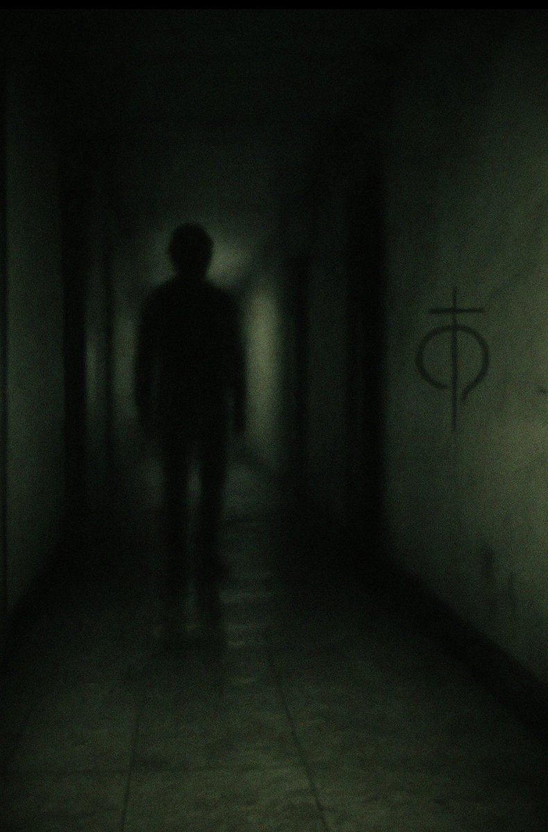 ever see a shadow that doesn’t match the light?
yeah… we caught one last night.
and it’s still moving.
follow <a href="/Veilwalkers_/">Brix</a> if you’re cool with never sleeping again.

#TheHollowing #Veilwalkers #HollowTheBody