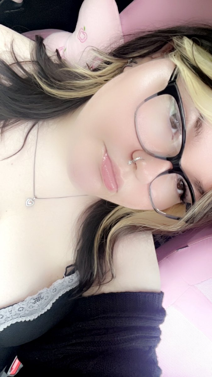 Goddessjinxi's tweet photo. You can’t help but spend all your hard earned money on me 🩷 https://t.co/vEMqkdl1wy