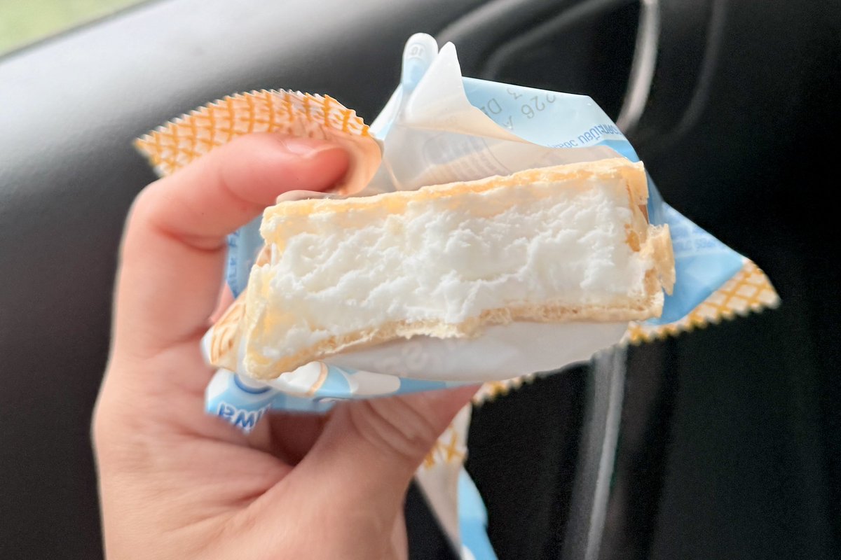 🩵ไปยุไหนมาพึ่งลอง มันอร่อยมากกกกแก วาฟเฟิลรสนม หอมนม ไม่หวานไปด้วย 10/10