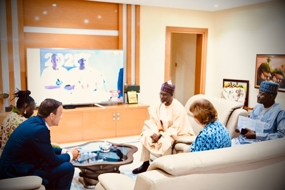 FMEnvng's tweet photo. Ministry of @FMEnvng &amp; @UNICEF_Nigeria are teaming up on the Green Rising Initiative to empower 500k+ youth in afforestation, waste management &amp; renewable energy by 2030 driving grassroots action toward Nigeria’s 2060 net-zero goal. https://t.co/UvXB1apjUF