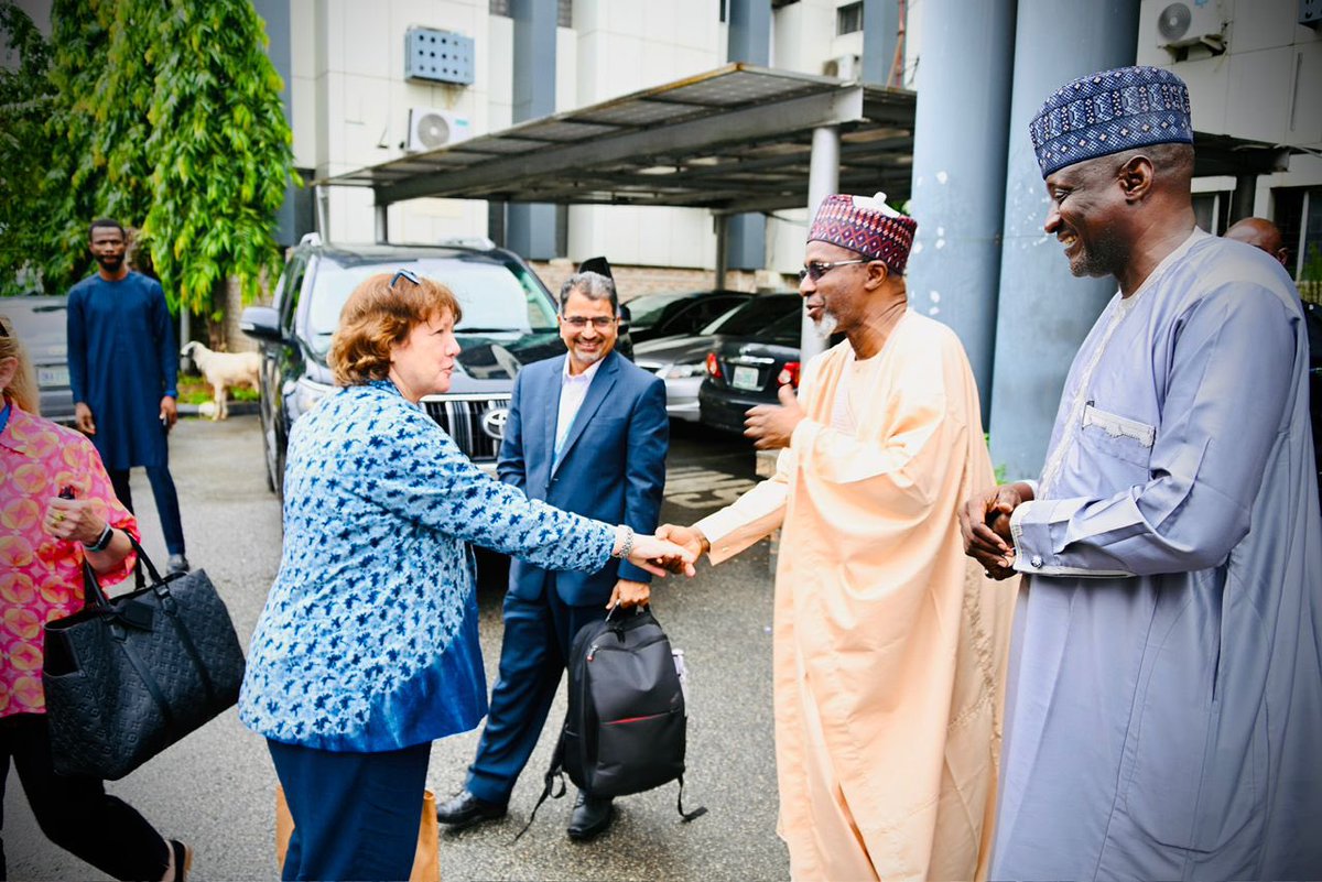 FMEnvng's tweet photo. Ministry of @FMEnvng &amp; @UNICEF_Nigeria are teaming up on the Green Rising Initiative to empower 500k+ youth in afforestation, waste management &amp; renewable energy by 2030 driving grassroots action toward Nigeria’s 2060 net-zero goal. https://t.co/UvXB1apjUF