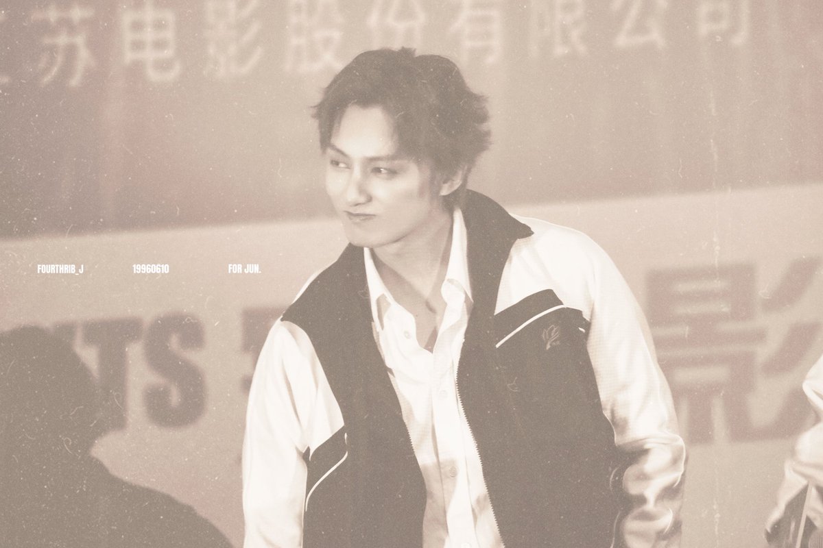 fourth_rib_'s tweet photo. 250812
🎬SHENZHEN
Old time bad boy
#JUN 
#SEVENTEEN 
#문준휘 
#준 
#文俊辉 https://t.co/d4GRgDzCBY