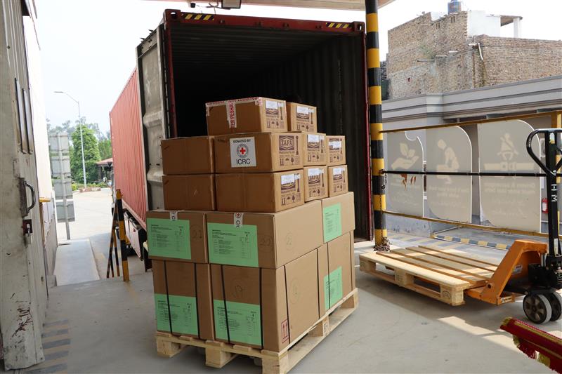 CSutterICRC's tweet image. To strengthen emergency preparedness and enhance timely patient care, ICRC continues to provide essential medical equipment and lifesaving medicines to DHQ Hospital Bannu supporting delivery of critical health services to the community.