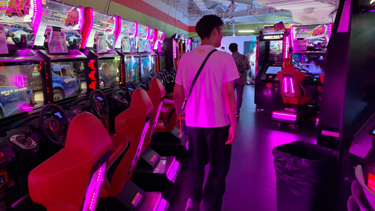 speedignition's tweet image. 【海外店舗紹介】

シンガポールの「VIRTUA LAND NEX」では圧巻の36台が店舗で稼働しています❗️

来店した日も多くの方が集まってプレイされていました😊

＃湾岸イグニ