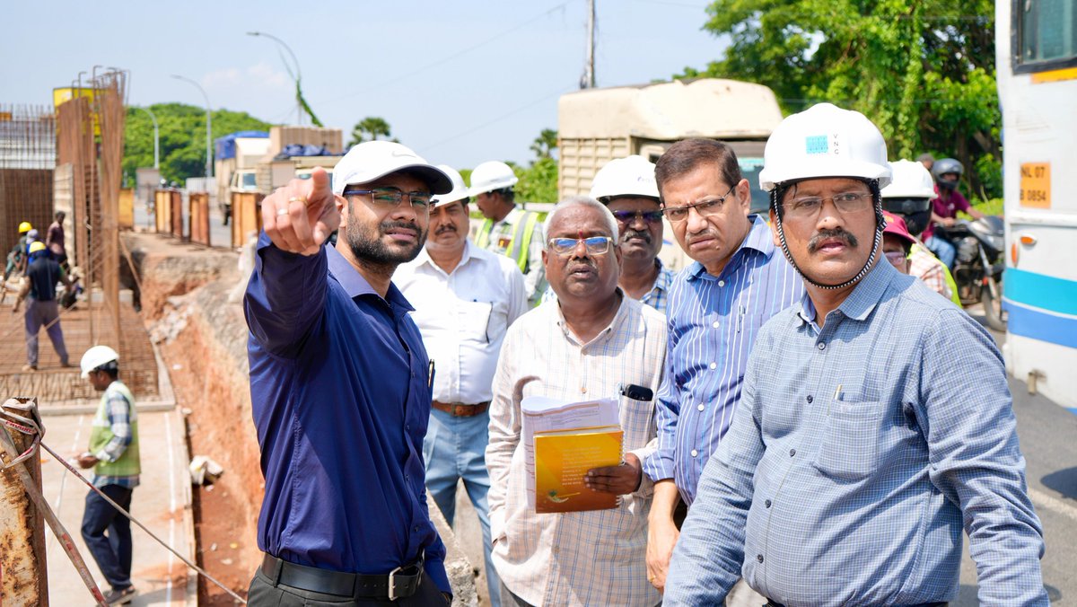 vmrdaofficial's tweet photo. VMRDA Metropolitan Commissioner, Sri K.S. Viswanathan, IAS, inspected the ongoing overbridge road works at NAD Junction. He instructed officials to speed up the construction process and ensure the project is completed at the earliest.
#NADFlyover #VMRDA #Visakhapatnam #InfrastructureDevelopment #RoadWorks #UrbanDevelopment #AndhraPradesh #SmartCity #PublicWorks #VizagUpdates #ksviswanathan #siripuram