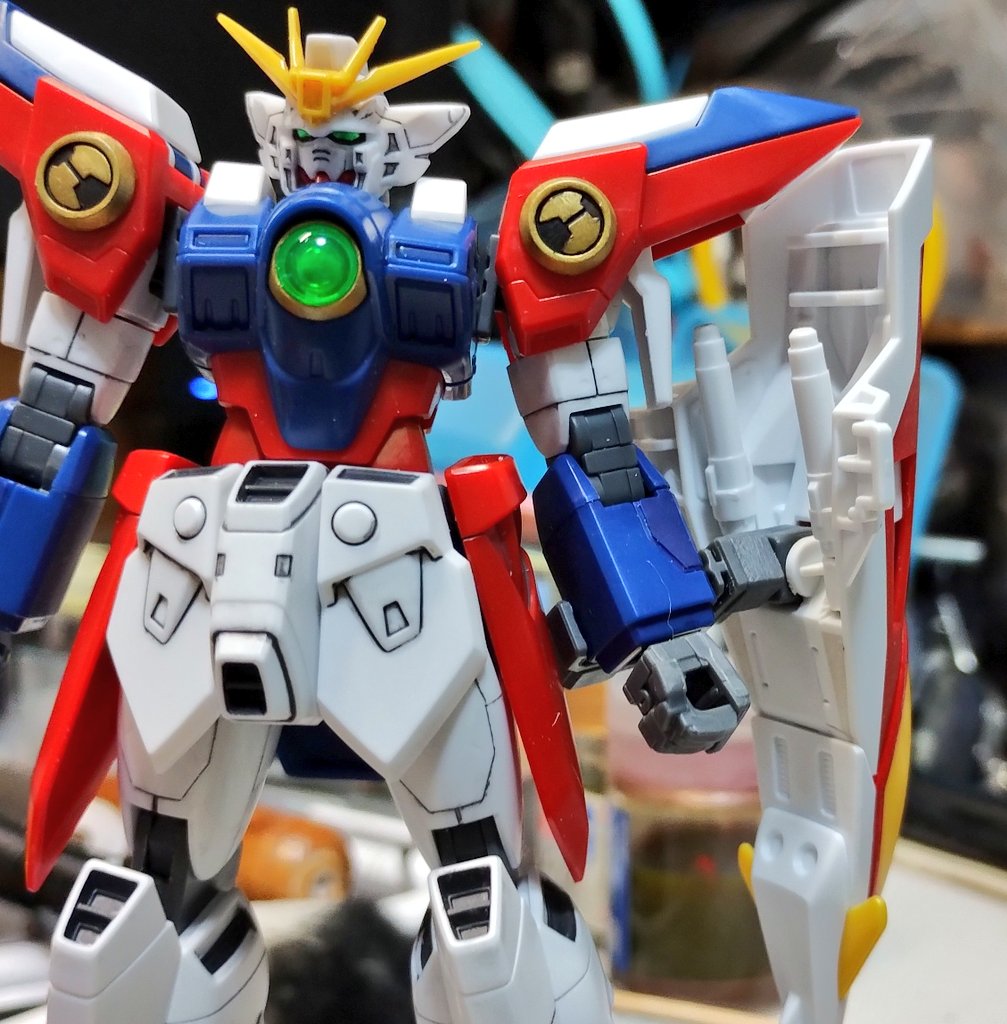 シールドの裏にビームサーベルを仕込んだ
ついでに腕との接続ジョイントも変更