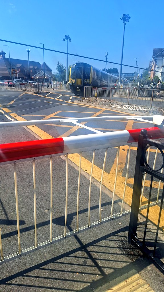 MissHotPot's tweet image. Back at work, lunchtime stroll. Of course the crossing got me. #levelcrossing