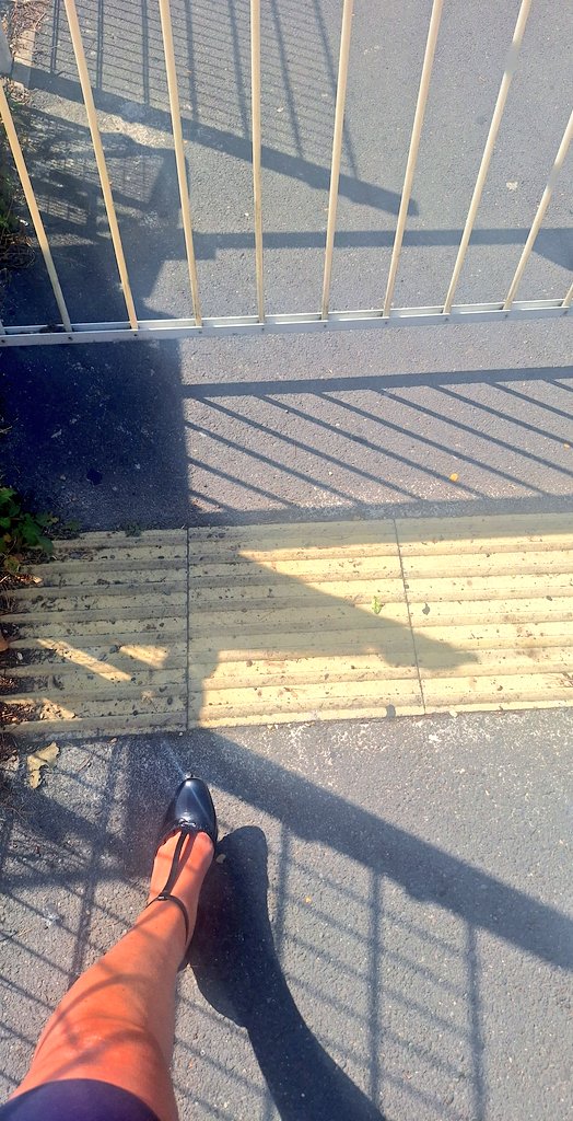 MissHotPot's tweet image. Back at work, lunchtime stroll. Of course the crossing got me. #levelcrossing