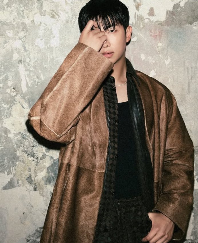 — Tenemos nuevas fotos de #RM para Bazaar Korea, lo hermoso que luce. QUE INSUPERABLE ESTA SESIÓN 💘

RM X BAZAAR KOREA 
RM BAZAAR KOREA SEPTEMBER ISSUE
RM X BOTTEGA VENETA
#RMxBazaarKorea
#RMxBottegaVeneta