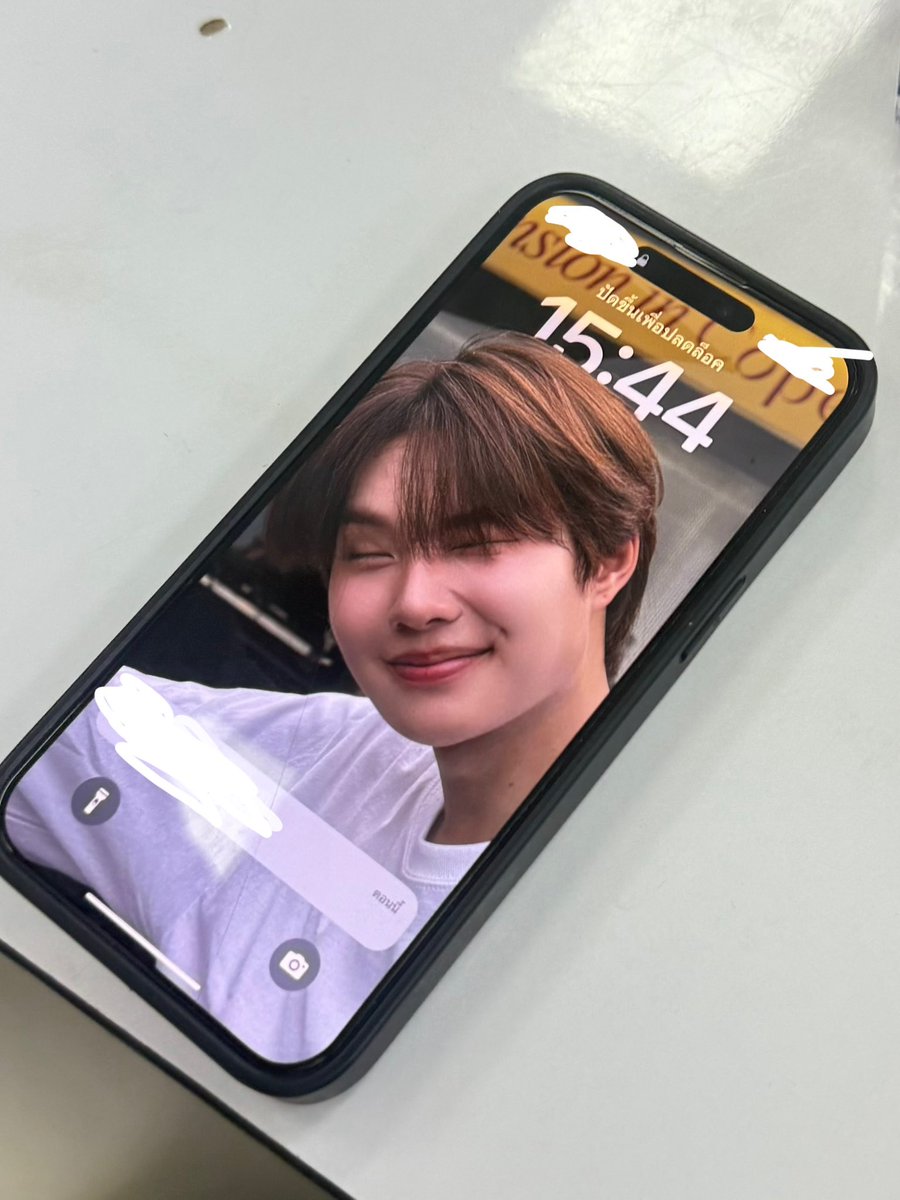 ไม่แน่ใจโทรศัพท์ใครทำหล่นไว้ไหมคับ 😏