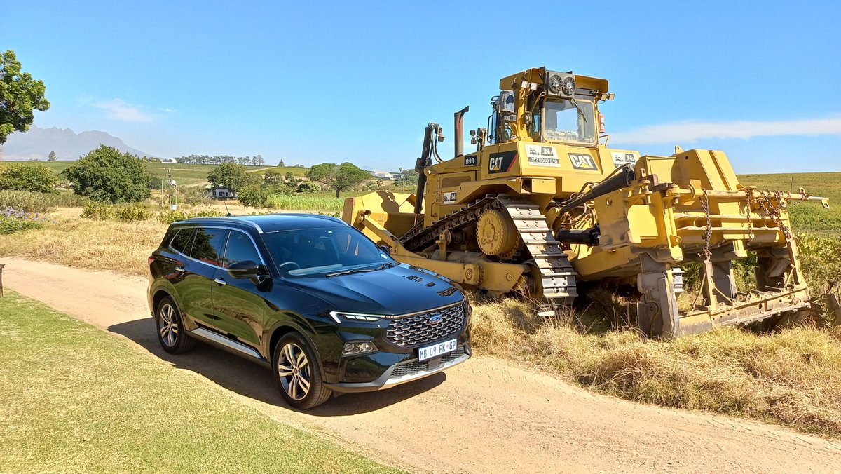 NamWheels's tweet photo. "Promising to be a catch-all for most modern family needs..." https://t.co/wZUlTXzDWt
📷 @GalimotoMedia 
#Ford #FordTerritory #TerritoryTitanium
@FordSouthAfrica @Ford https://t.co/RLU7EumeeL