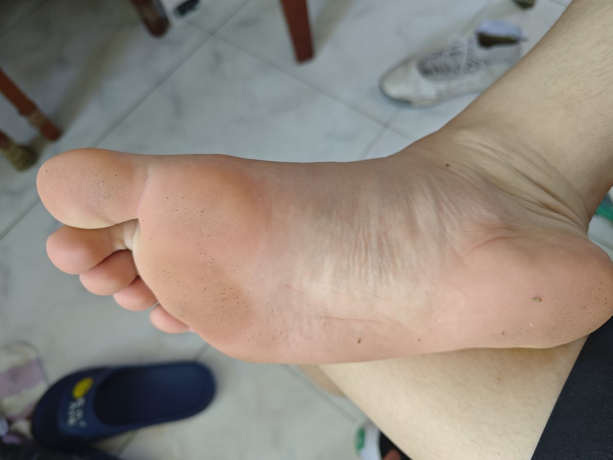 听说你们爱吃你直男爹脚上的泥巴呀。贱狗们有没有想吃的