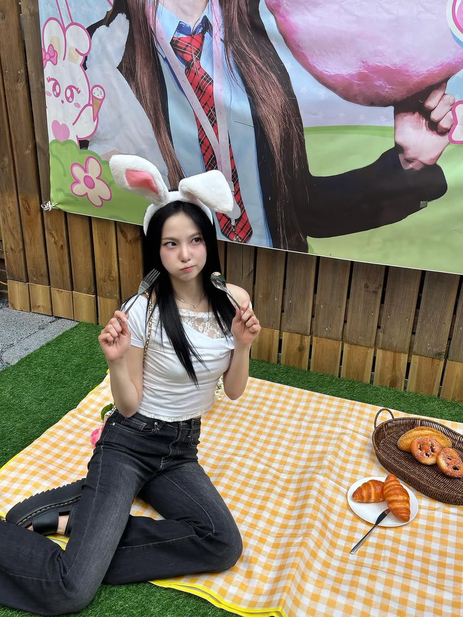 TEAM YUJIN tweet media
