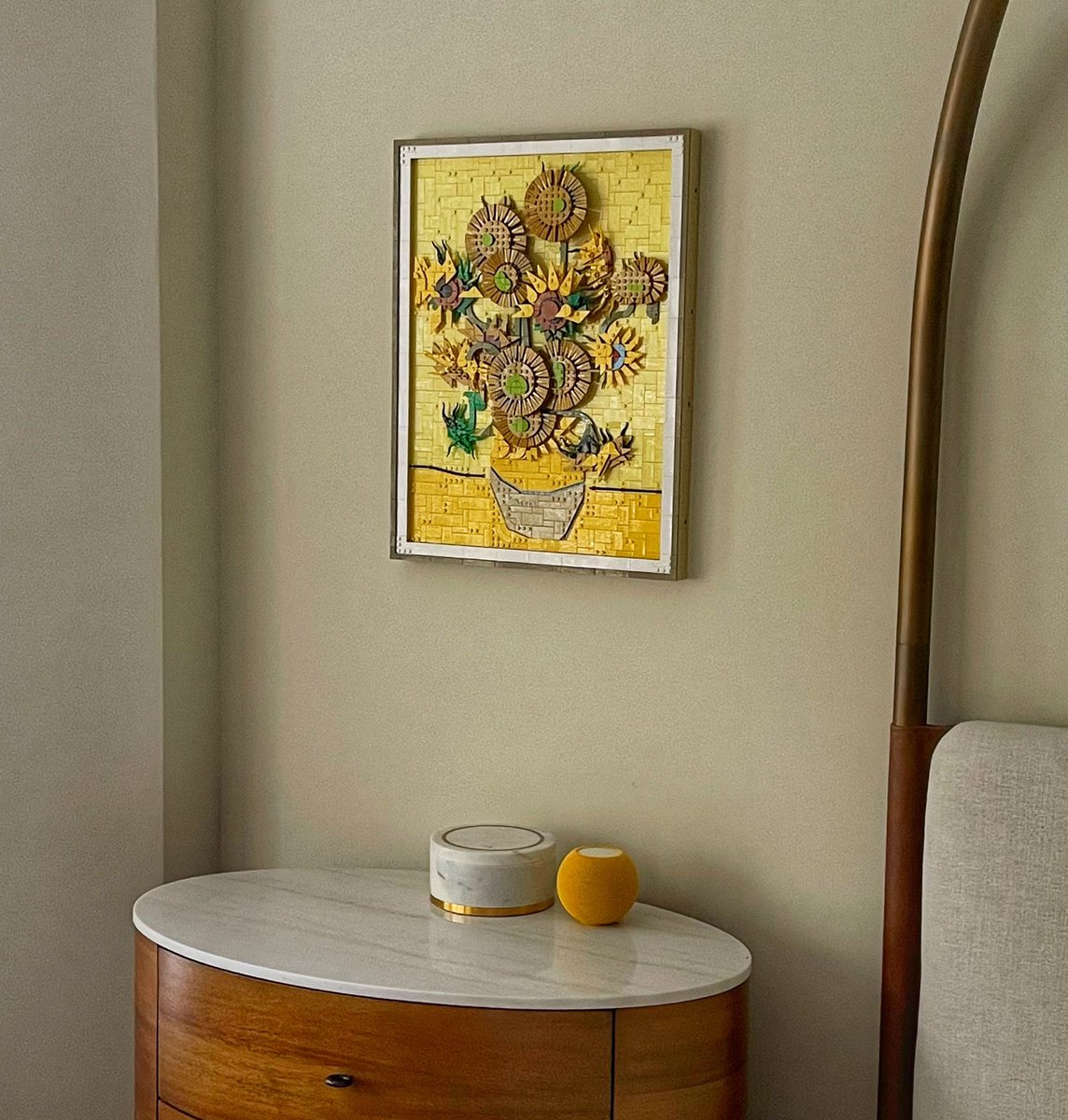 Van Gogh’s Sunflowers Ars Magna reimagined as Lego!  해바라기의 꽃말은 “일편단심” 입니다.  Looks great in my bedroom.