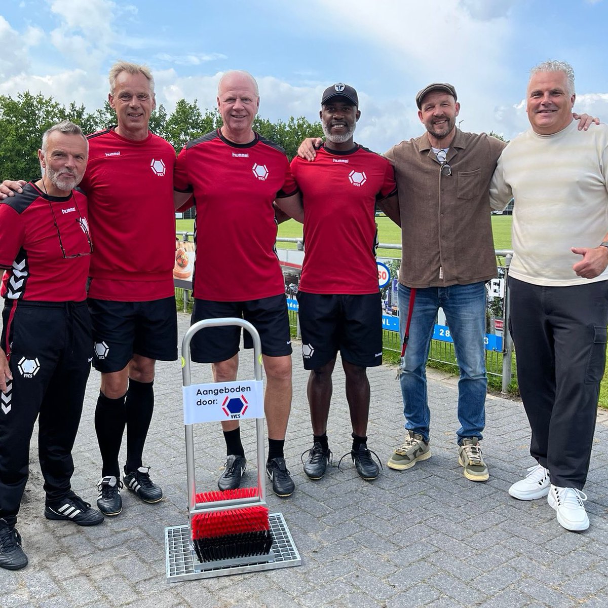 spelersvakbond's tweet image. Dank VV Woudenberg voor het goede verblijf de afgelopen weken met Team VVCS! De velden, de accommodatie, de was, de catering… het was allemaal weer super geregeld! 
Speciale dank gaat uit naar voorzitter Michel van Raaij, hij zwaait af als voorzitter.👏👏

Tot ziens! 
#TeamVVCS