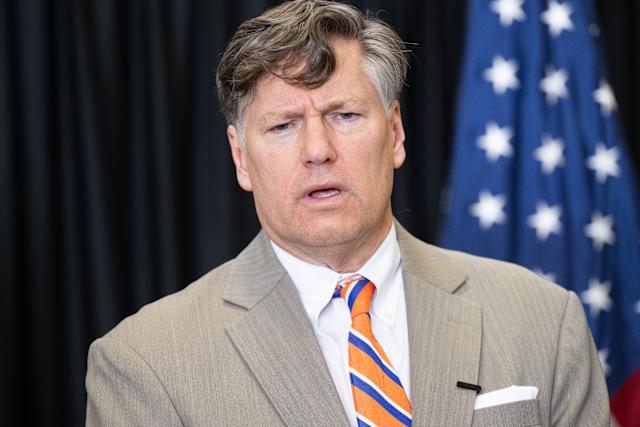 🇺🇸🇻🇪 | ÚLTIMA HORA:

DURÍSIMO GOLPE PARA LOS QUE TIENEN SUEÑOS HÚMEDOS CON QUE LE LLEGUE UN GRINGO

Vamos parte por parte en el análisis de las recientes declaraciones del Subsecretario de Estado, Christopher Landau:

1. Fue muy enfático en que el "cambio político" debe ser