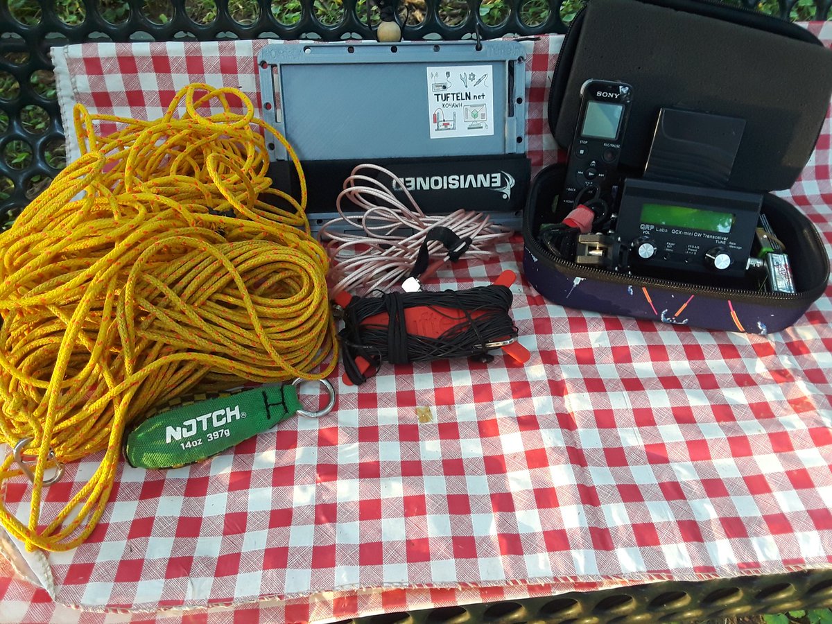 N4JAW's tweet photo. It's a @qrplabs #qcxmini #qrpradio #cw #morsecode "Back To School" #hamradio #amateurradio #pota #parksontheair activation with @tuftelndotnet #linkedefhw & #kneeboard @cwmorse_us #sp4 paddle https://t.co/sdCNo8yWqR