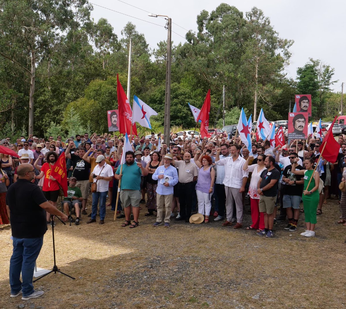 Participación do <a href="/arredista/">Movemento Arredista 🚩</a> na Homenaxe Nacional a Moncho Reboiras hoxe en Imo. Sob a lexenda "Reboiras. Símbolo da Galiza que loita" as independentistas e socialistas galegas participamos da reivindicación de Reboiras, no 50 cabodano do seu asasinato.

Moncho Reboiras vive! 🚩