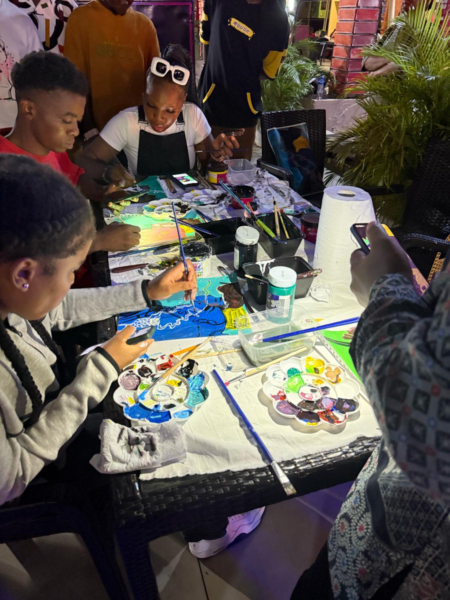 Smovesforward's tweet image. More visuals of our Sip and Paint event! @Enugu_mall

#SheMovesForwardFoundation 
#artstudio 
#artist 
#artcollector