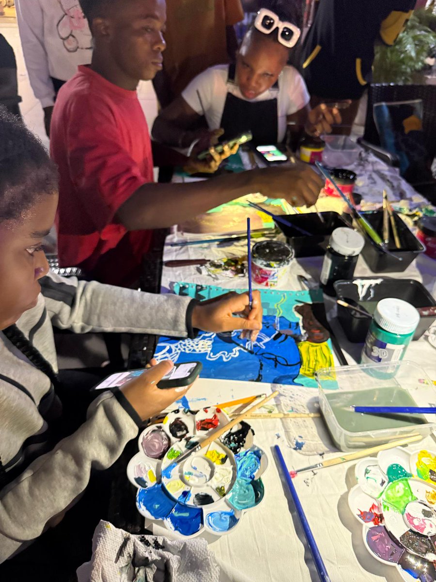 Smovesforward's tweet image. More visuals of our Sip and Paint event! @Enugu_mall

#SheMovesForwardFoundation 
#artstudio 
#artist 
#artcollector