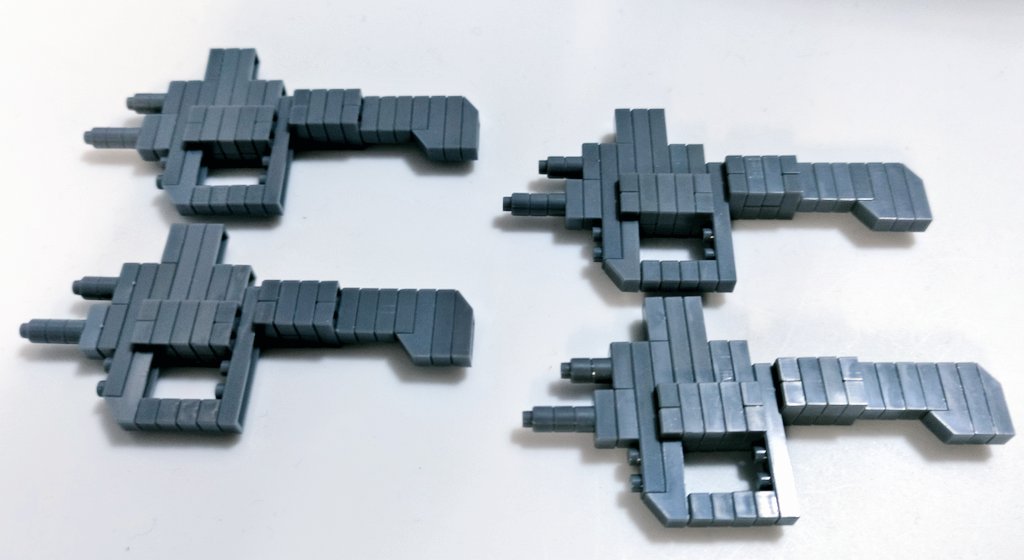 WGvsfb2OtSPO2yi's tweet photo. マブラヴの戦術機の突撃砲を4丁用意しました。
背面撃ちもできるようにマウントを調整、全丁前面射撃ができるようになりました。
カッコいい。
＃プチブロック https://t.co/vaITNV8glT