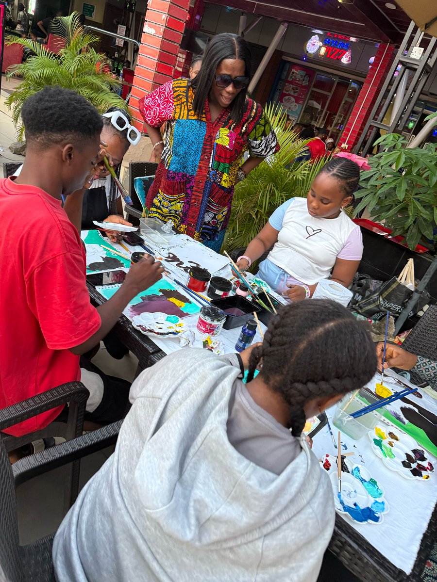 Smovesforward's tweet image. More visuals of our Sip and Paint event! @Enugu_mall

#SheMovesForwardFoundation 
#artstudio 
#artist 
#artcollector